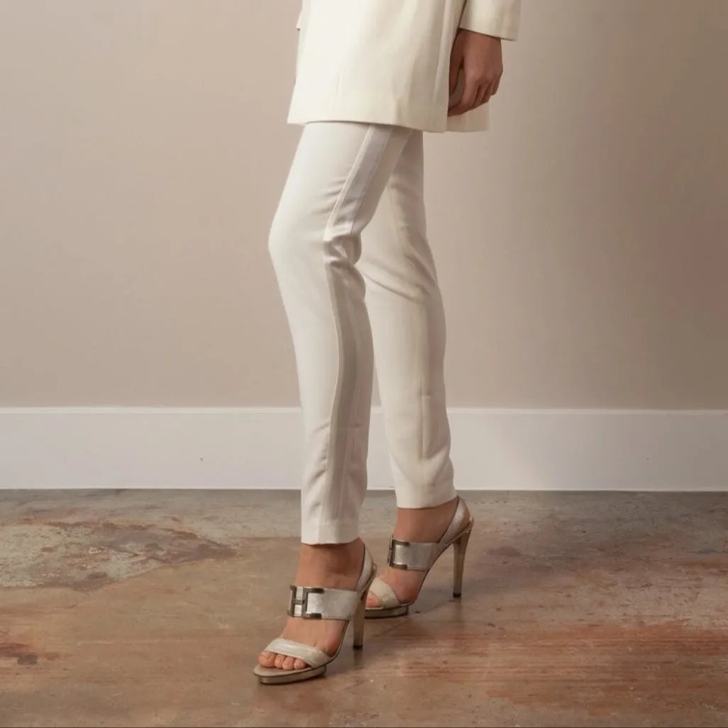 White cigar pants with tapered leg Side view, Elizabethan World