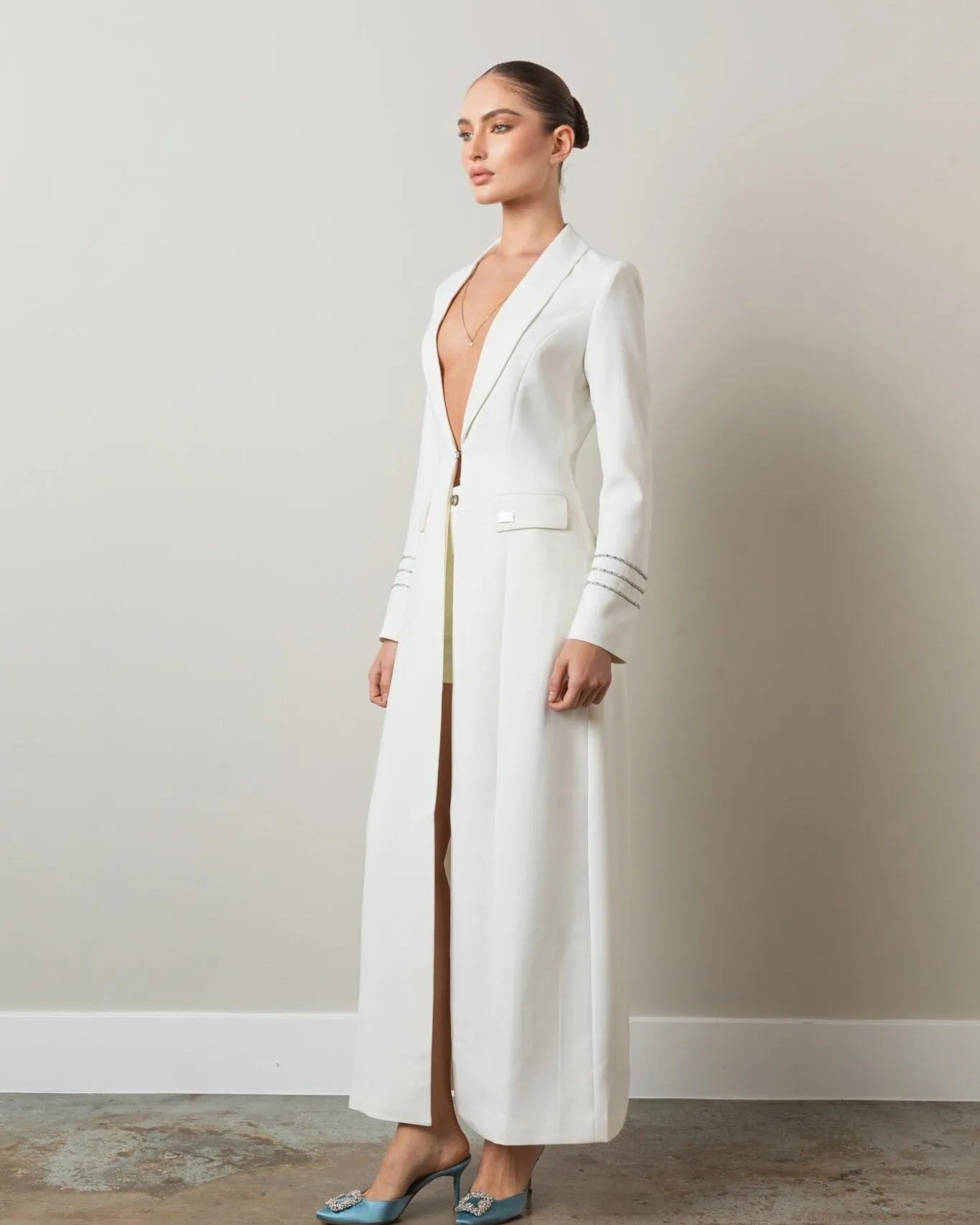 Side view White Peregrine Traveller blazer, military cut, Elizabethan World