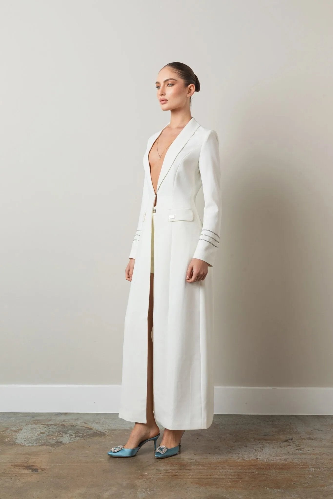 Side view White Peregrine Traveller blazer, military cut, Elizabethan World