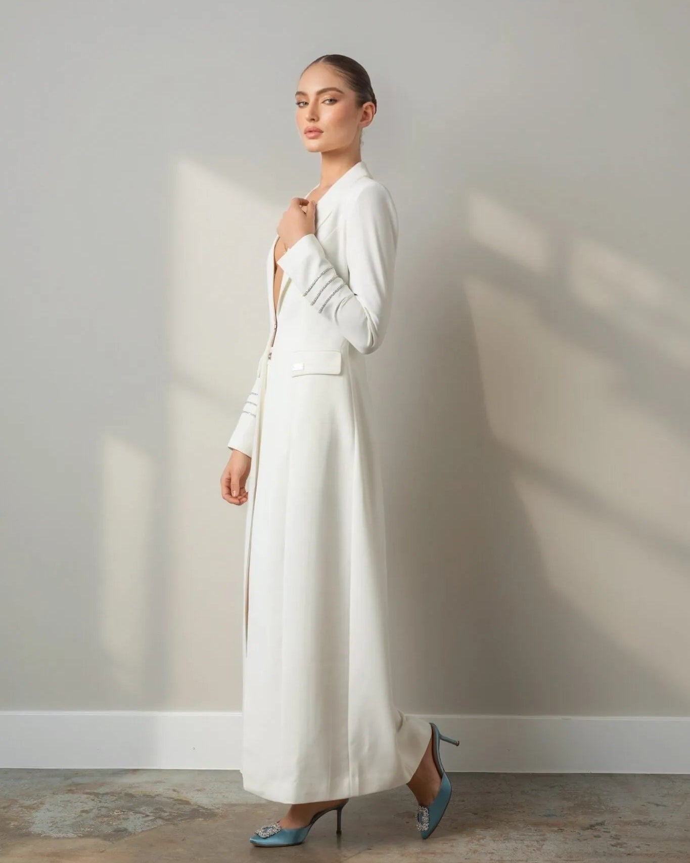 Side view White Peregrine Traveller blazer, military cut, Elizabethan World