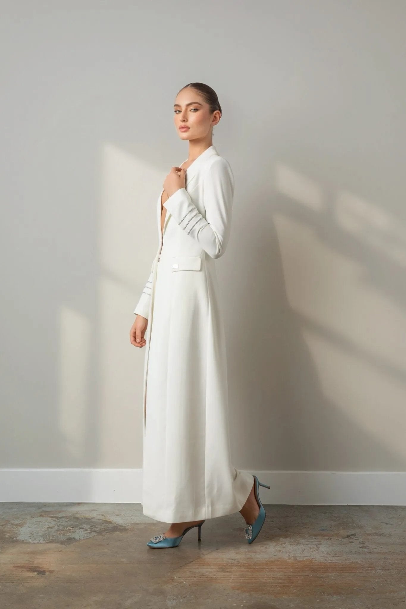 Side view White Peregrine Traveller blazer, military cut, Elizabethan World